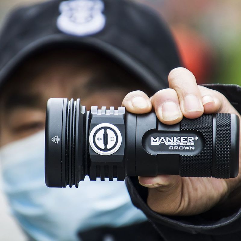 Potężna latarka Manker CROWN 5000 lumenów z cyfrowym zoomem idealna latarka turystyczna i awaryjna