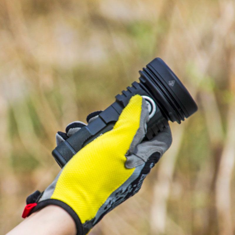 Potężna latarka Manker CROWN 5000 lumenów z cyfrowym zoomem idealna latarka turystyczna i awaryjna