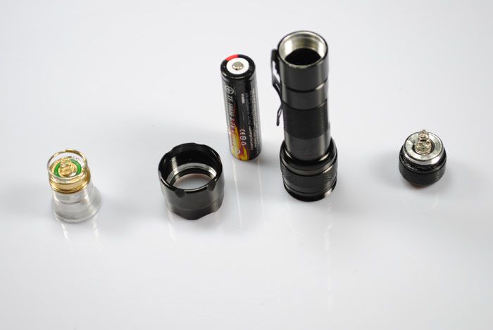 UltraFire WF-502B T6 LED 1200 lumenów, wytrzymała, 5-trybowa, biwakowa i awaryjna latarka o niezawodnym oświetleniu.