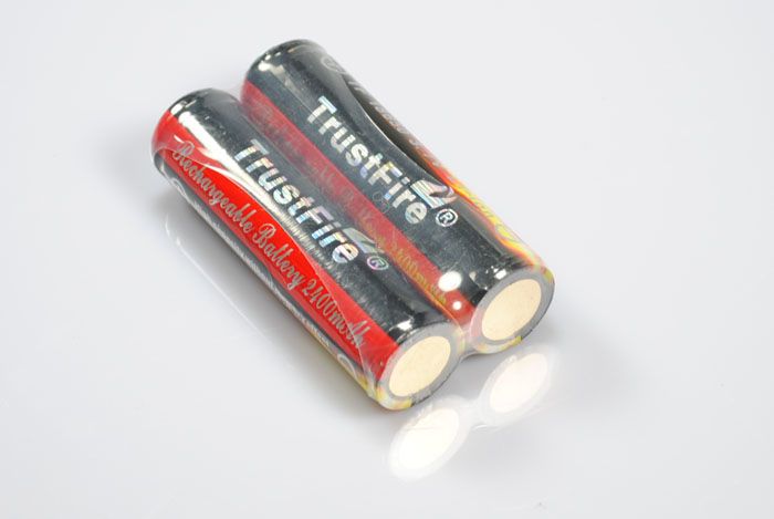 TrustFire 18650 2400mAh Li-ion Akumulator Ładowalny Długotrwałe Bezpieczne Zasilanie do Latarek i Gier