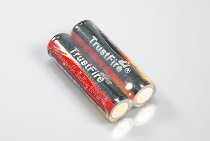 TrustFire 18650 2400mAh Li-ion Akumulator Ładowalny Długotrwałe Bezpieczne Zasilanie do Latarek i Gier