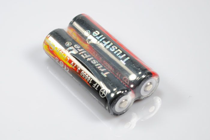 TrustFire 18650 2400mAh Li-ion Akumulator Ładowalny Długotrwałe Bezpieczne Zasilanie do Latarek i Gier