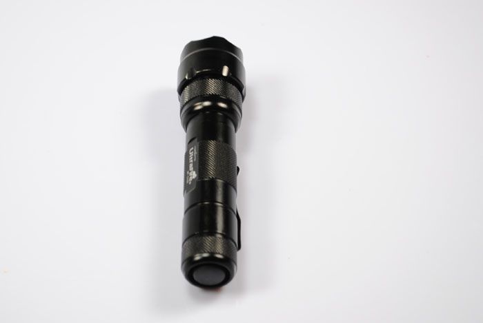 UltraFire WF-502B T6 LED 1200 lumenów, wytrzymała, 5-trybowa, biwakowa i awaryjna latarka o niezawodnym oświetleniu.
