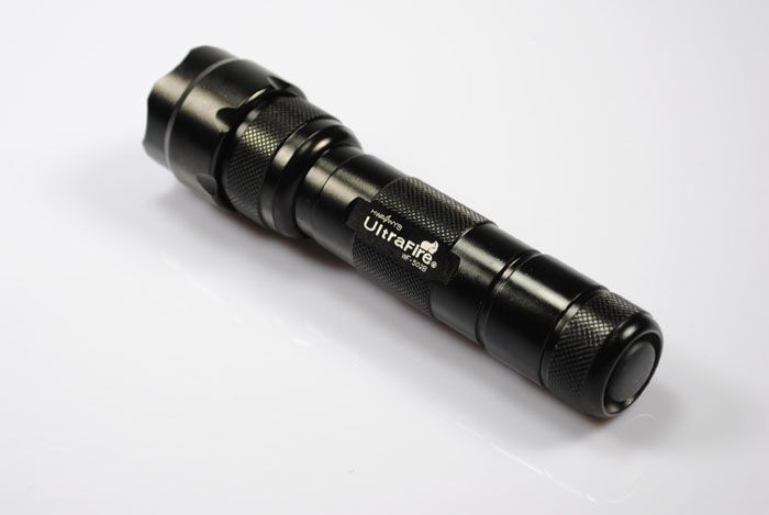 UltraFire WF-502B T6 LED 1200 lumenów, wytrzymała, 5-trybowa, biwakowa i awaryjna latarka o niezawodnym oświetleniu.