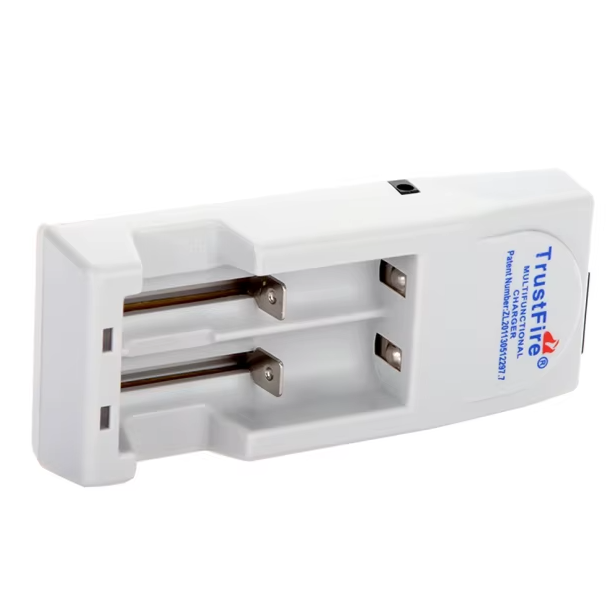 Ładowarka TrustFire TR-001 do akumulatorów 18650 szybkie ładowanie i niezależne monitorowanie baterii