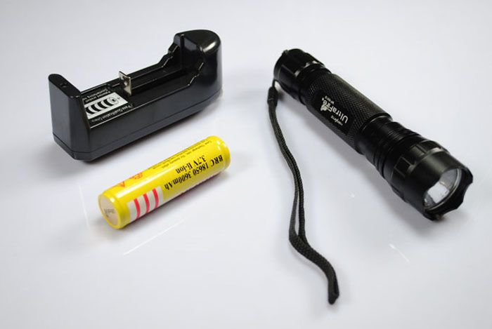 UltraFire WF-501B U2 Latarka LED 1300 lumenów Wytrzymała Regulacja Ogniskowej Sprzęt Kempingowy Awaryjne Światło Taktyczne